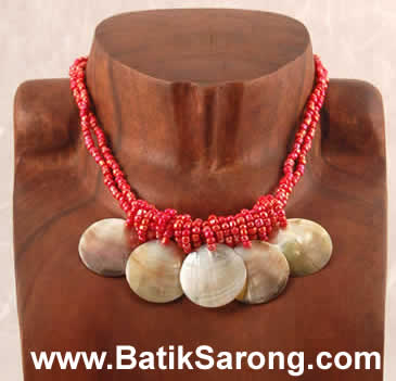 Beads Necklace with Pearl Shells