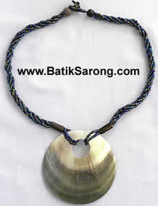 BEADS NECKLACE WITH MOP SHELL