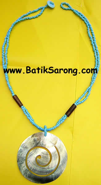 Beaded necklace with pearl shell pendant Bali Pearl Shells Necklaces Manufacturer Company