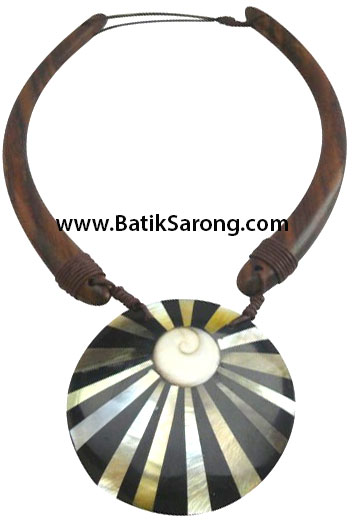 Wood Necklace with Pearl Shell Pendant Fashion Accessories Necklace from Bali