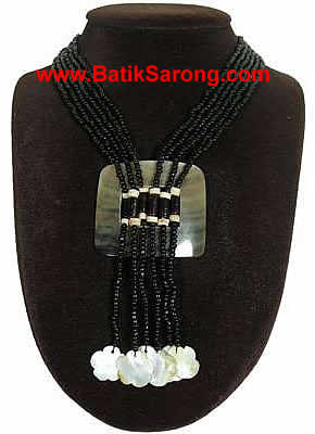 Beads Necklace with Mother of Pearl Shell Pendant